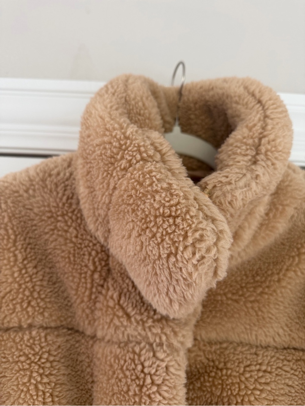 ALO Yoga Tan Sherpa Cropped Puffer Jacket - Picture 4 of 8